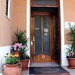 Italia 2* 阿祖罗港