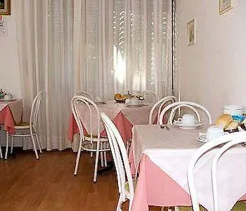 Italia 2*